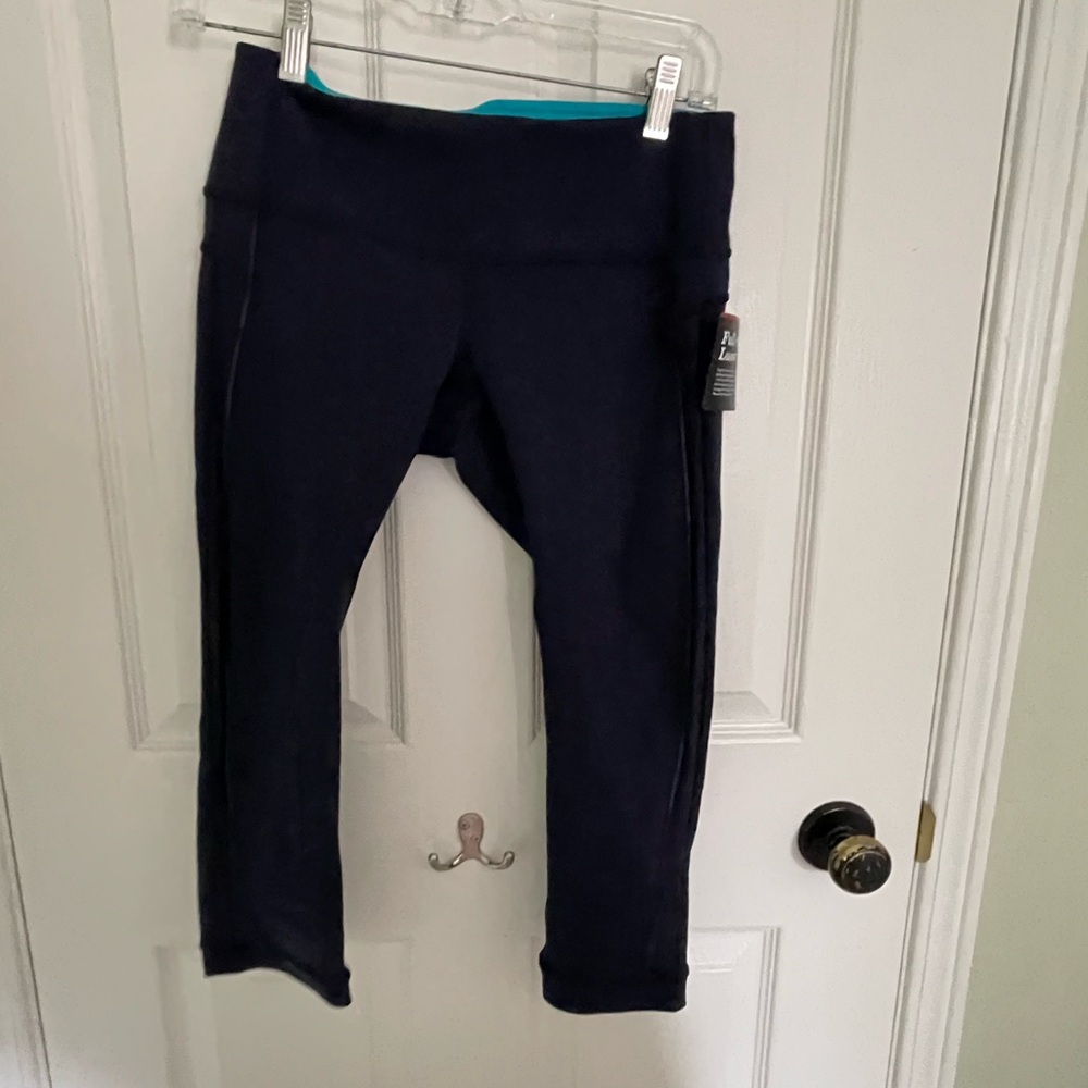 BNWT - lululemon crop leggings - size 6